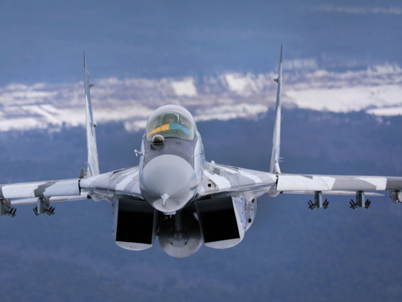 Українські пілоти збили російські Су-25 та Іл-76, із якого намагалися висадити десант