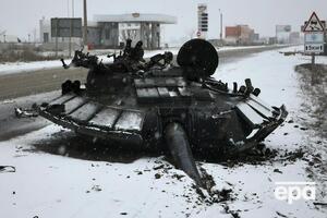 Росія розпочала повномасштабне вторгнення в Україну вранці 24 лютого. На фото – спалений українською армією російський танк під Харковом