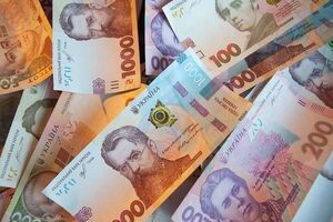 Украинцы массово перечисляют деньги на помощь армии