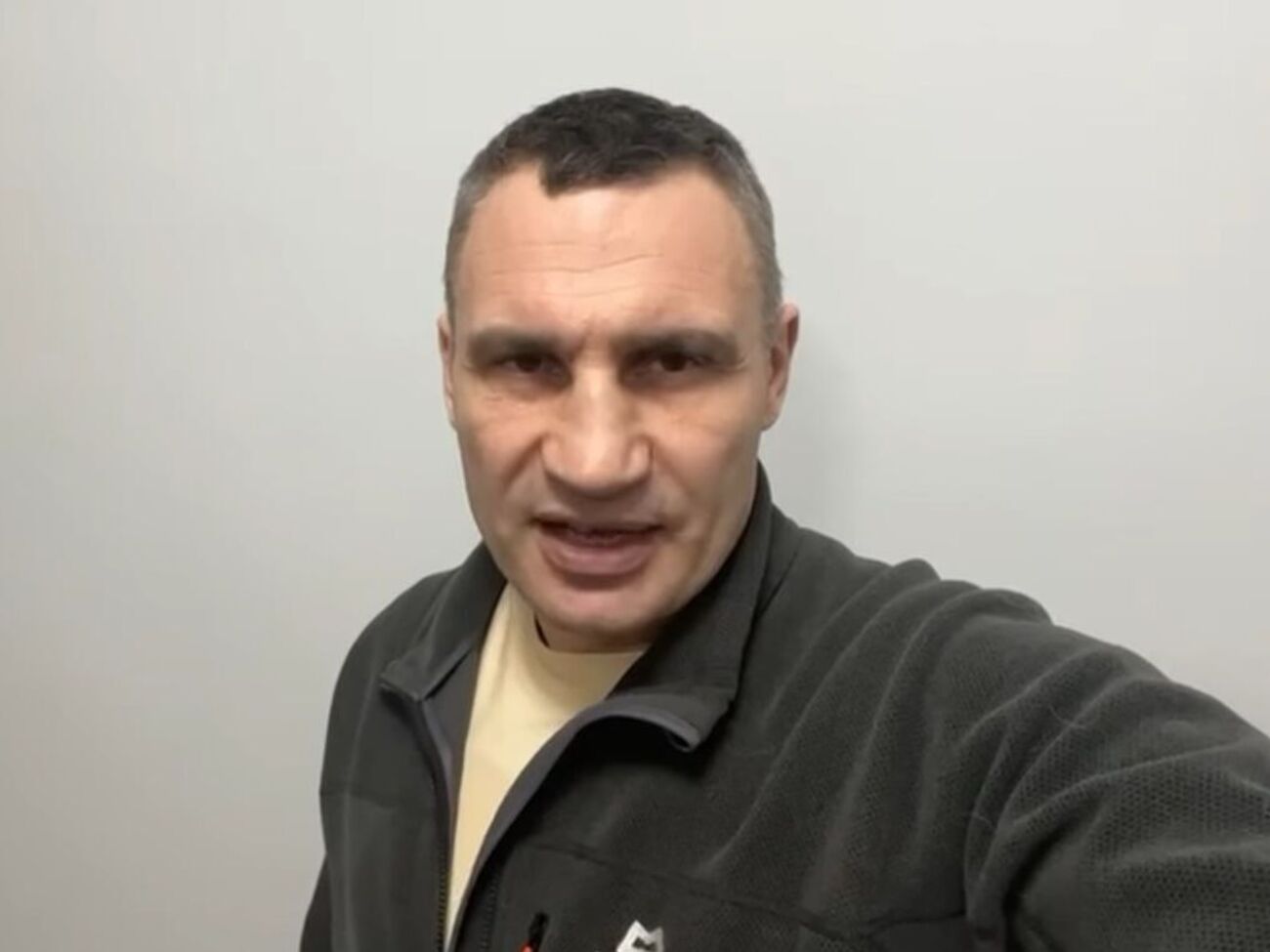 Кличко &ndash; жителям Києва: Залишайтеся в укриттях