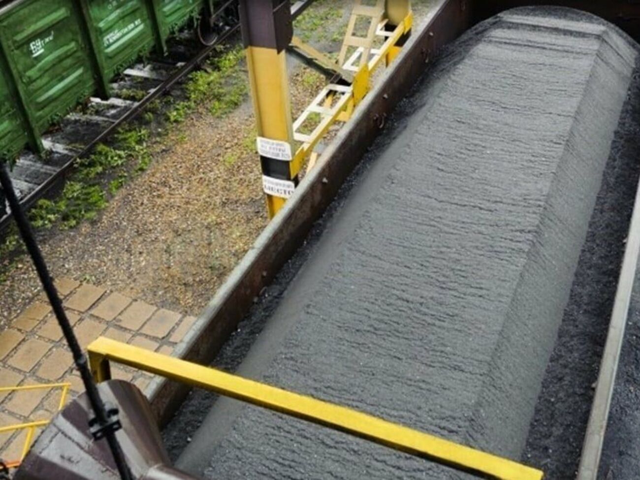 Склады станций ДТЭК снабжены достаточными запасами угля, также обеспечивается его подвоз, сообщили в компании