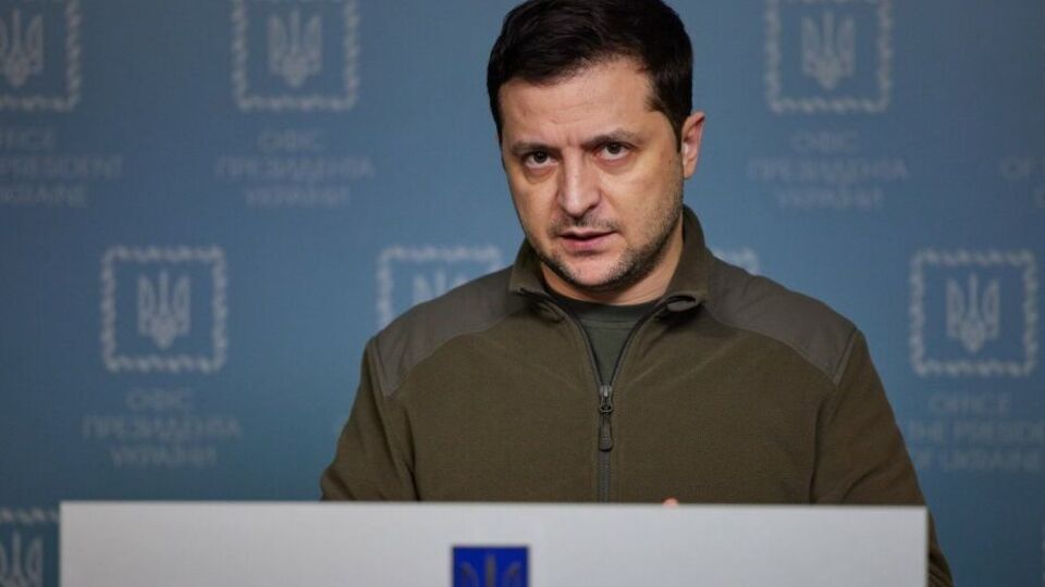 Зеленський: На нашій землі понад 100 тис. загарбників. Вони підступно обстрілюють житлові будинки