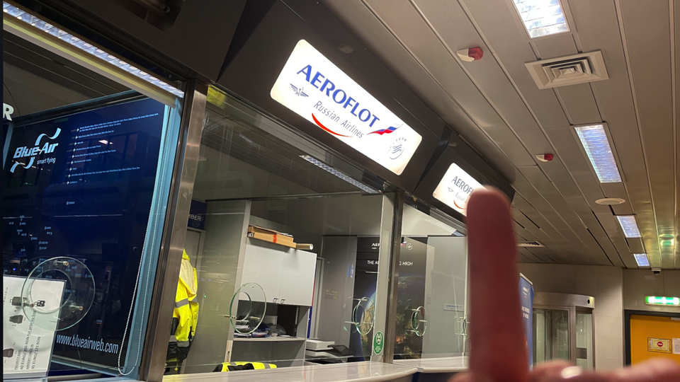 Все воздушные суда РФ не могут входить в воздушное пространство этих стран и вынуждены значительно увеличивать маршрут полетов в Европу и Северную Америку