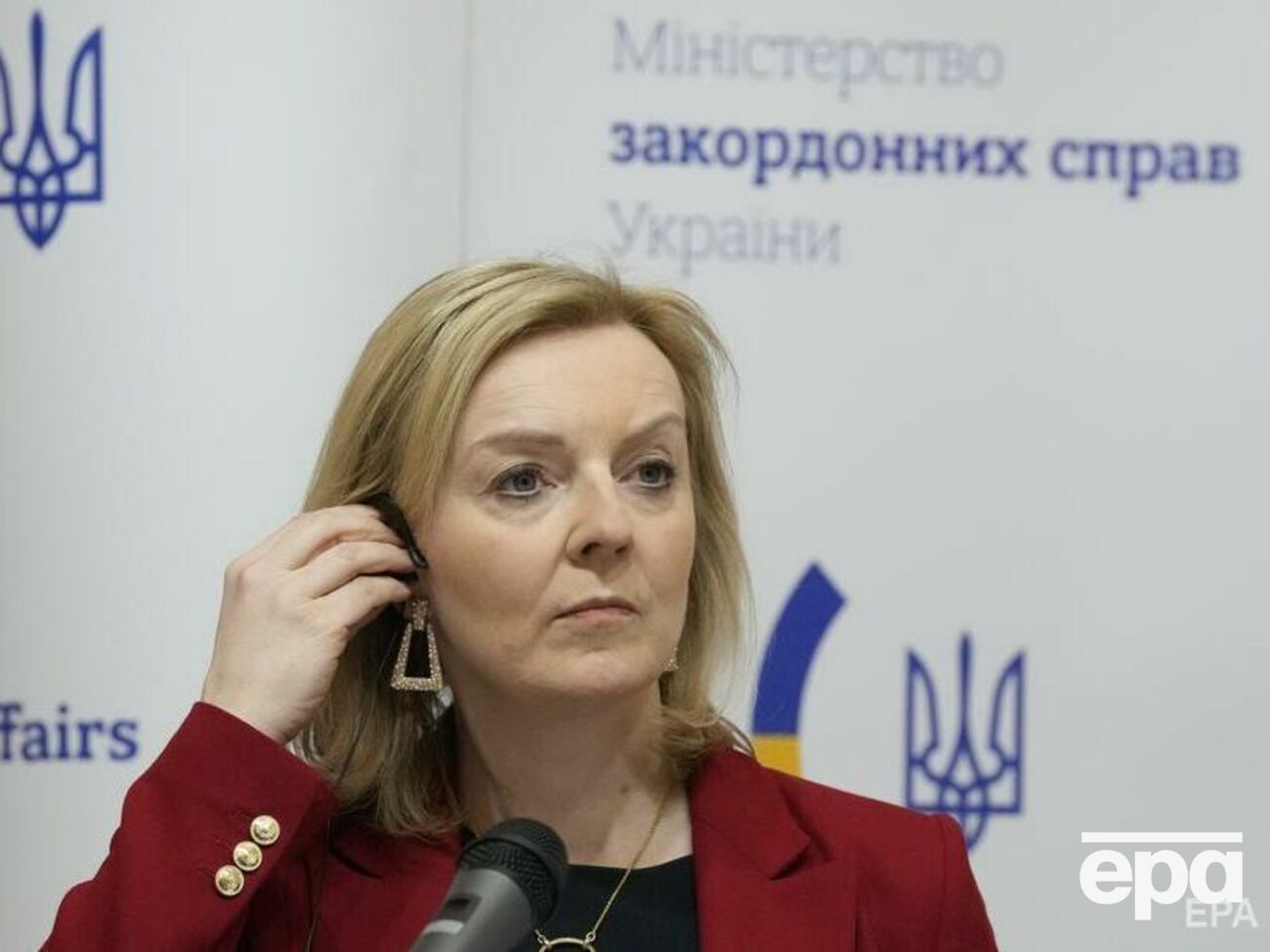 Лиз Трасс заверила, что олигархам, связанным с путинским режимом, негде будет скрыться