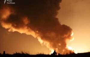 За даними ЗМІ, російські війська завдали по нафтобазі удару крилатими або балістичними ракетами