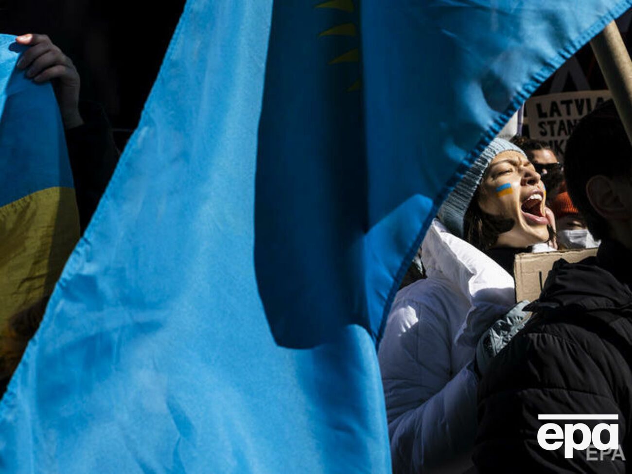 Українці переказують гроші на потреби армії