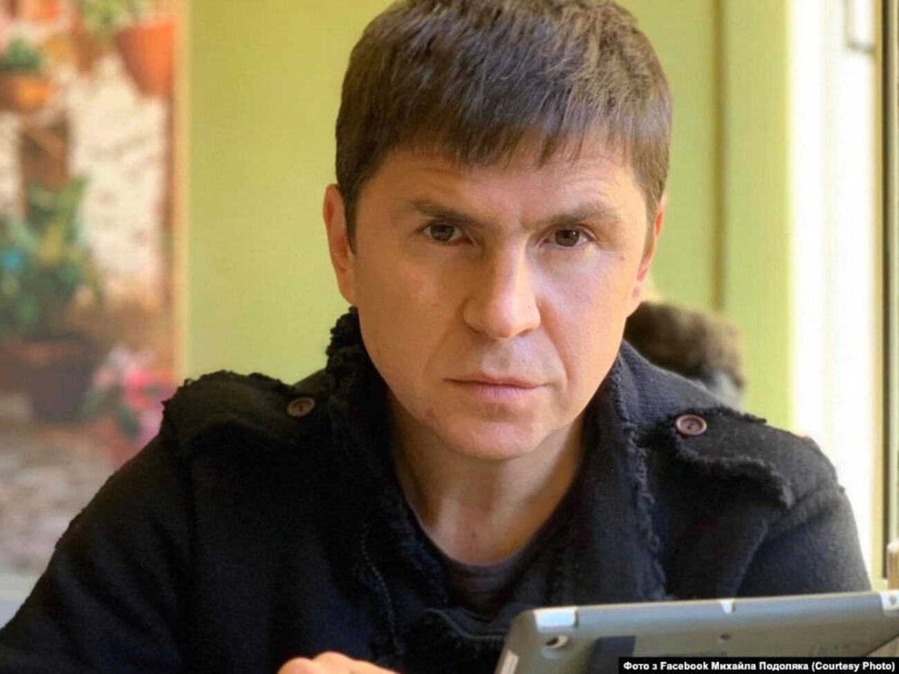 Михаил Подоляк: Устраивают очевидную постановку под названием "мы едем в Гомель" и начинают уничтожать нашу инфраструктуру уже тяжелыми бомбардировщиками