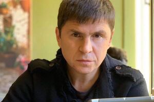 Михаил Подоляк: Устраивают очевидную постановку под названием "мы едем в Гомель" и начинают уничтожать нашу инфраструктуру уже тяжелыми бомбардировщиками