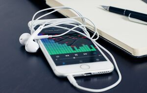 Телефоны "не умолкают ни на секунду", отметил Геращенко