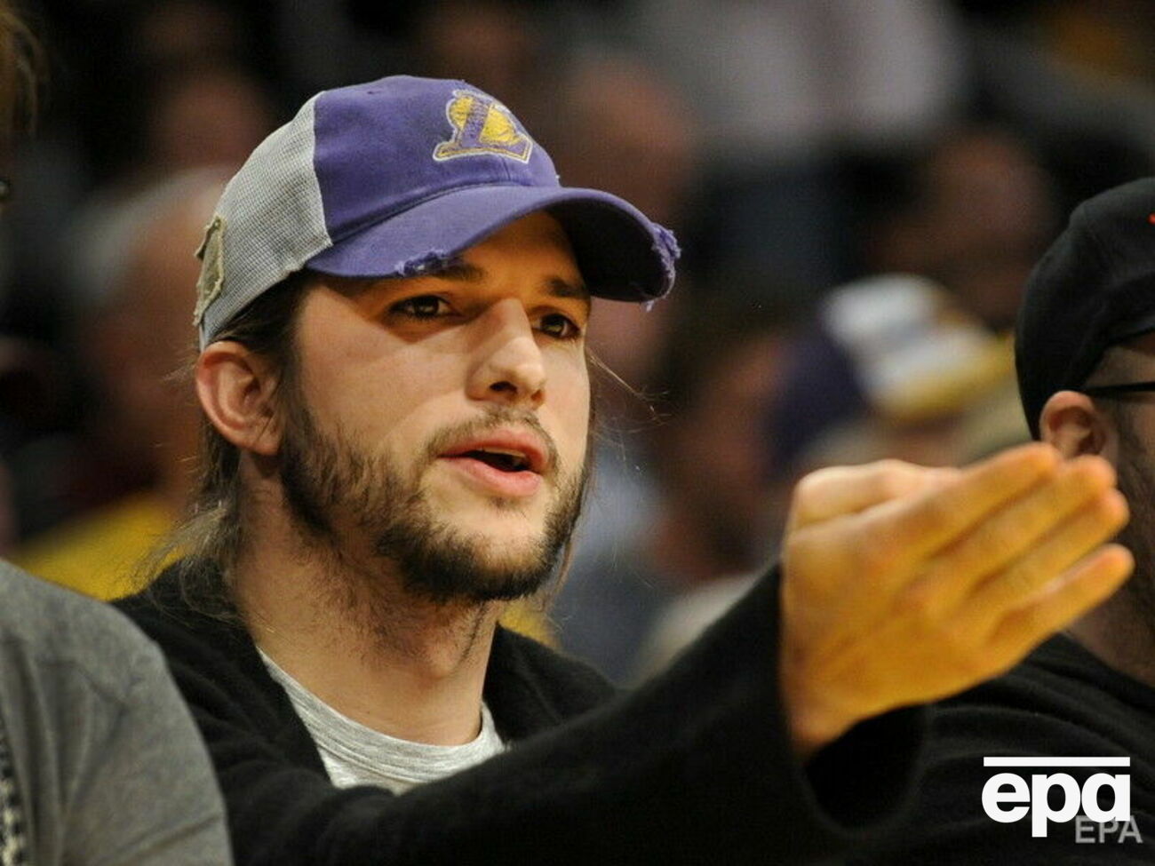 Эштон Кутчер: Я за Украину