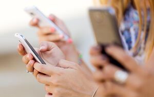 За інформацією Мінцифри, уже понад 9 млн користувачів у світі та 2 млн у Росії надійшли повідомлення від Reface із реальними кадрами російського вторгнення в Україну.