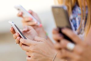 По информации Минцифры, уже более 9 млн пользователей в мире и 2 млн в России получили уведомления от Reface с реальными кадрами российского вторжения в Украину