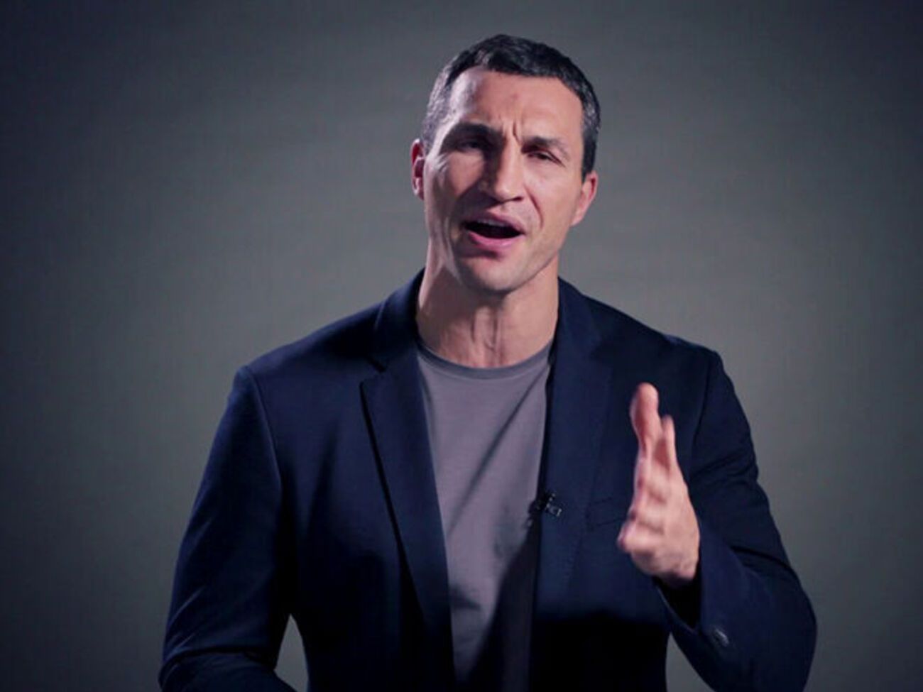 Володимир Кличко &ndash; білорусам і росіянам: Щодня ви ходите на роботу і допомагаєте своїй армії підносити набої, так би мовити. І стріляти в нас ракетами