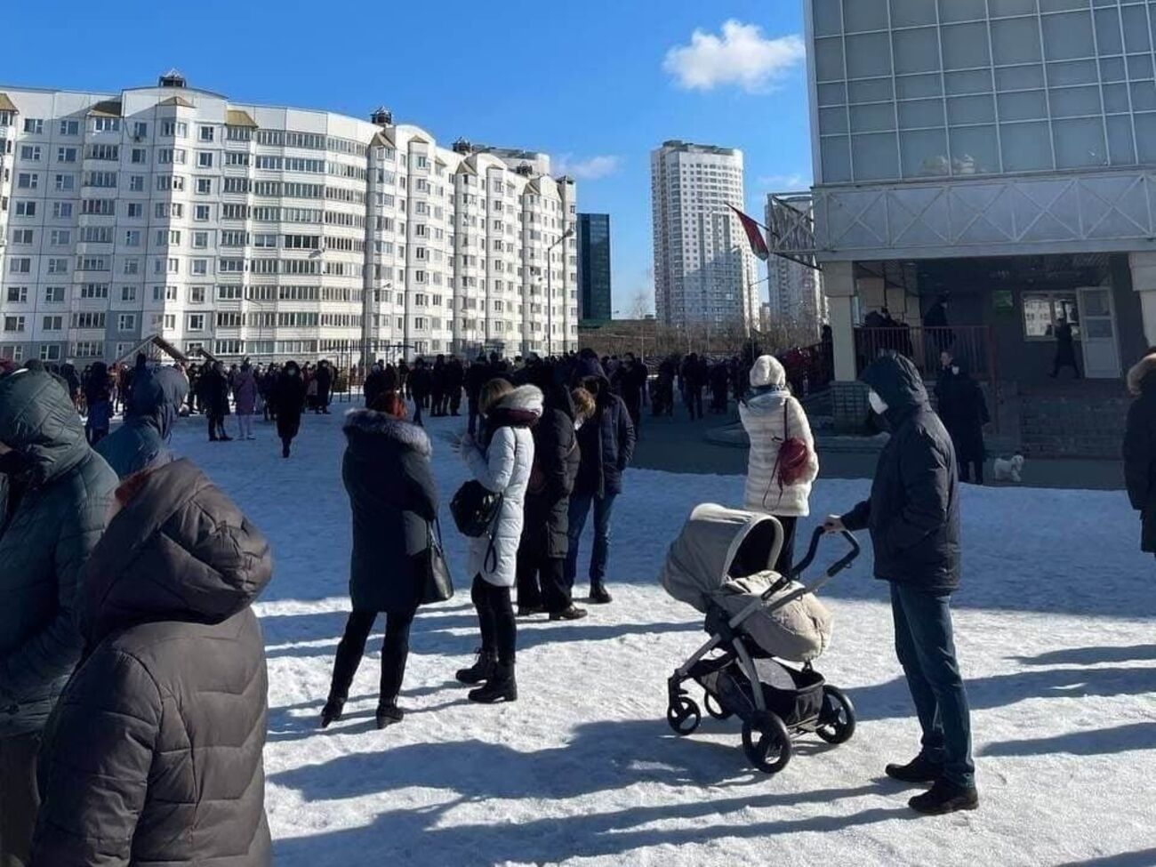 Жителі Мінська мітингували біля виборчих дільниць проти війни