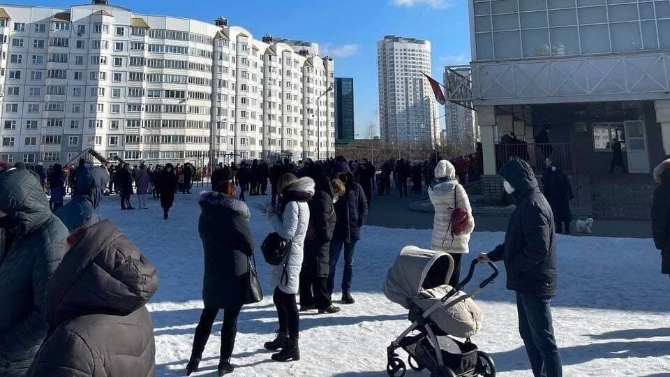 Жителі Мінська мітингували біля виборчих дільниць проти війни