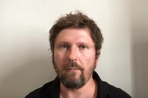 Проросійського пропагандиста, якого обвинувачують у держзраді, заблокували у Facebook