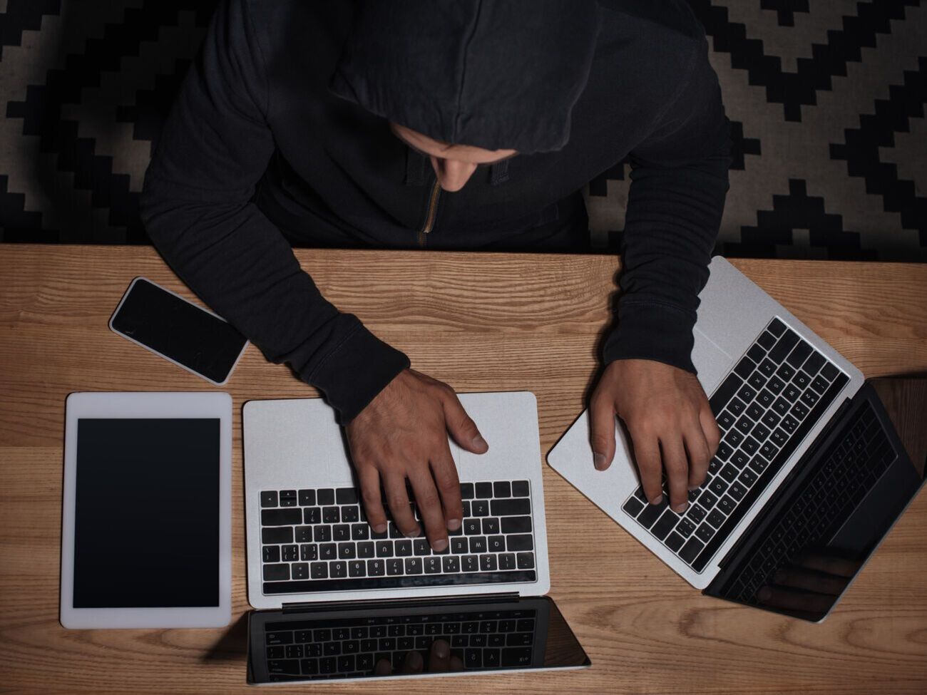 Представители кибервойск&nbsp;предлагают звонить российским топ-чиновникам и рассказывать "этим подонкам все, что о них думаете"