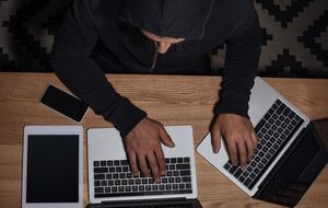 Представители кибервойск предлагают звонить российским топ-чиновникам и рассказывать "этим подонкам все, что о них думаете"