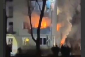 В результате удара в доме начался пожар