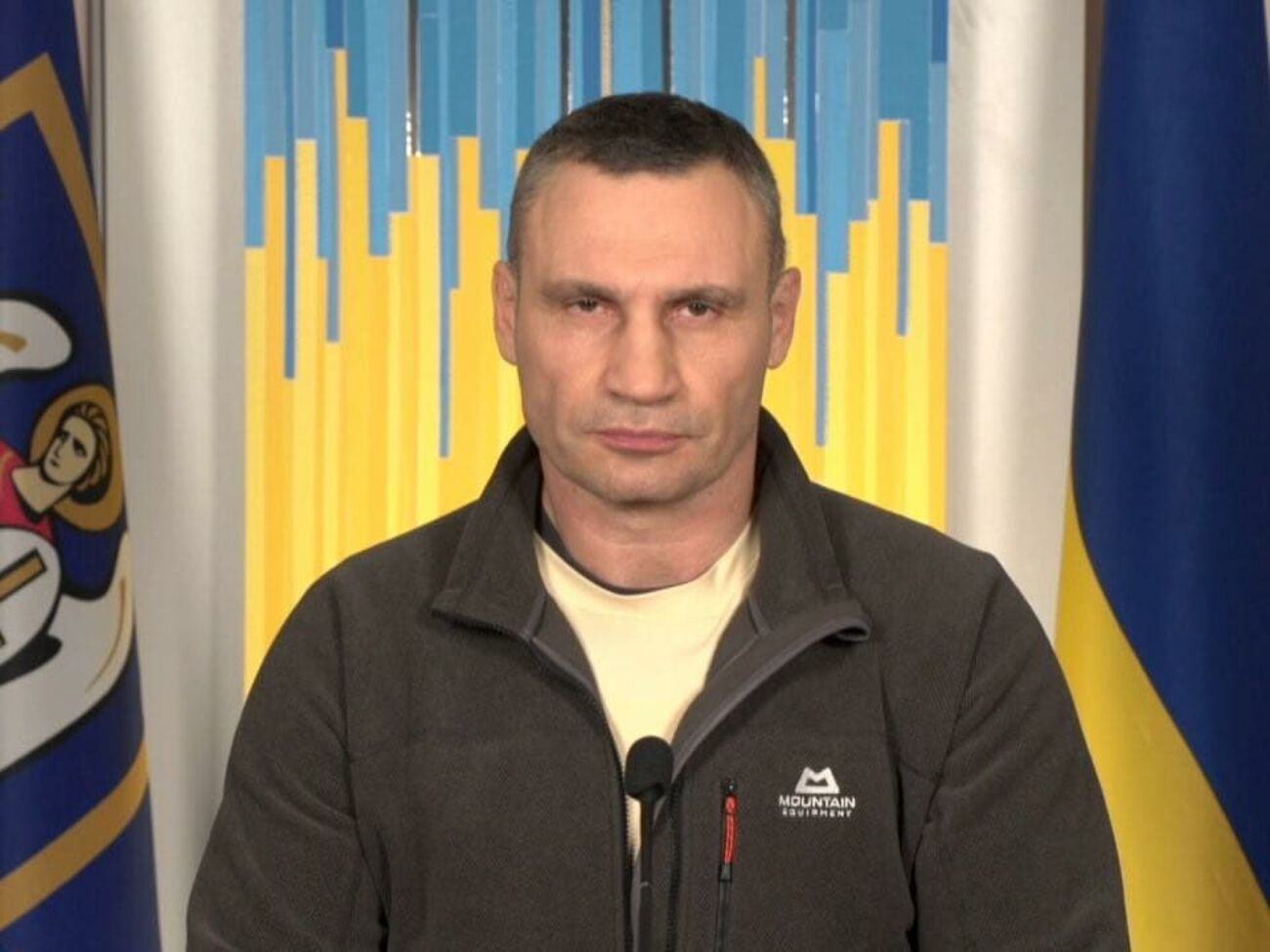 Киев живет в новых условиях &ndash; условиях военного положения, отметил Кличко