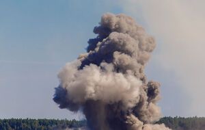 Взрыв на нефтебазе произошел примерно в 12.30 (архивное фото)