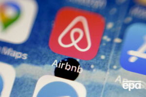Директор сервиса Airbnb заявил, что работает над программой помощи украинцам за границей