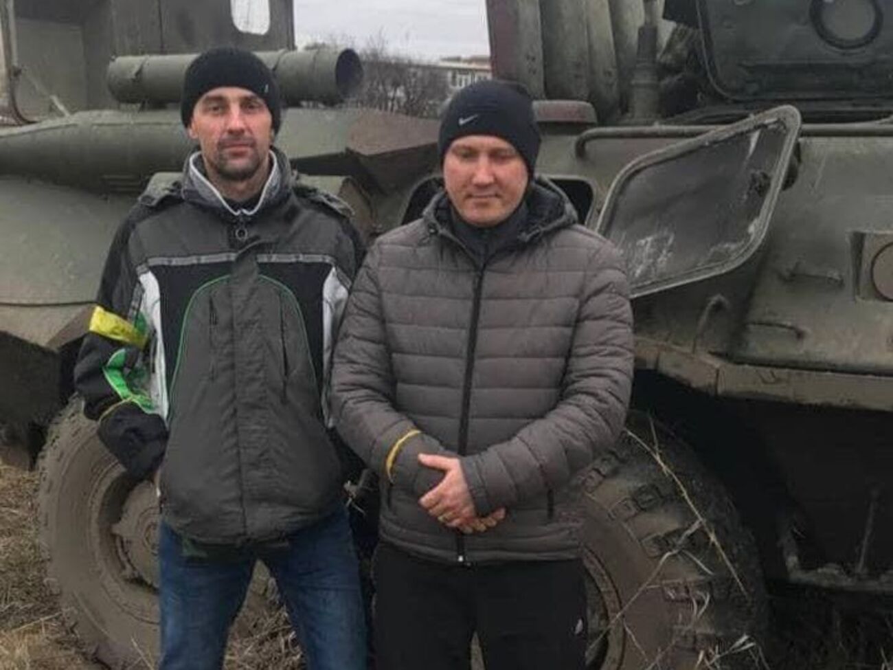 Залізничники побачили бронетранспортер і вказали йому дорогу у глухий кут по підвищеному шляху