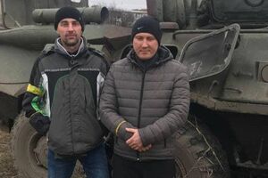 Залізничники побачили бронетранспортер і вказали йому дорогу у глухий кут по підвищеному шляху