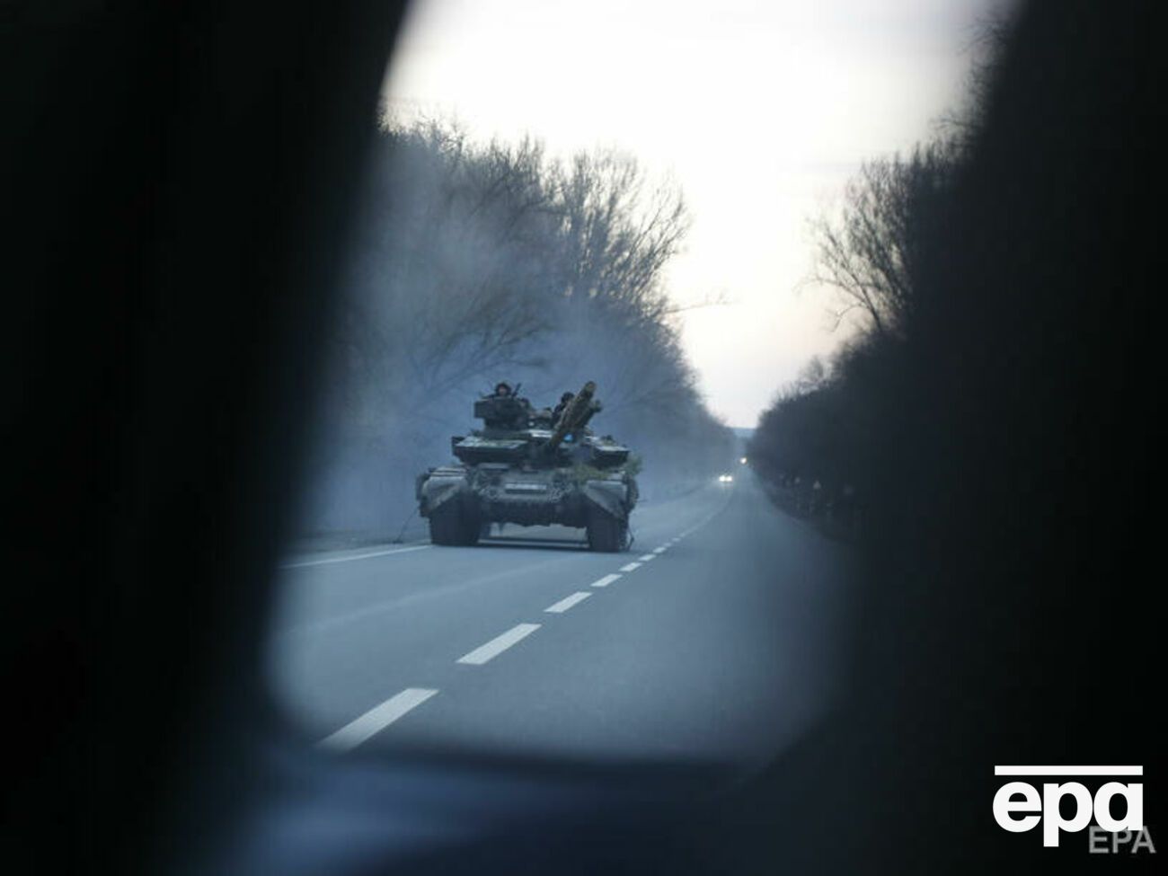 За словами Залужного, зафіксовано випадки, коли противник вивішує білий прапор, проте не збирається здаватися