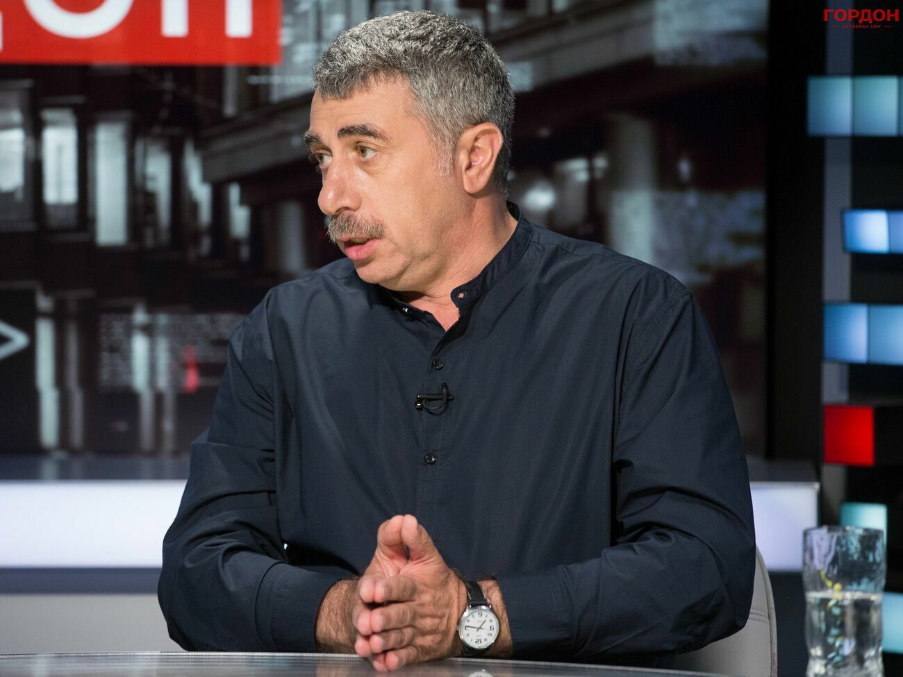 Комаровский рассказал, что бесплатно отвечает на десятки писем