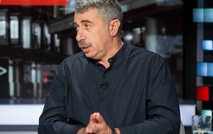 Комаровский рассказал, что бесплатно отвечает на десятки писем
