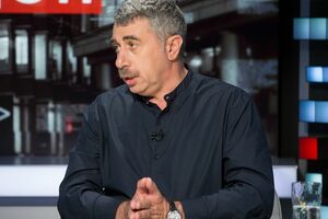 Комаровский рассказал, что бесплатно отвечает на десятки писем