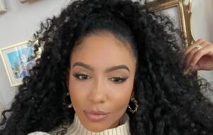 Крист работала журналисткой