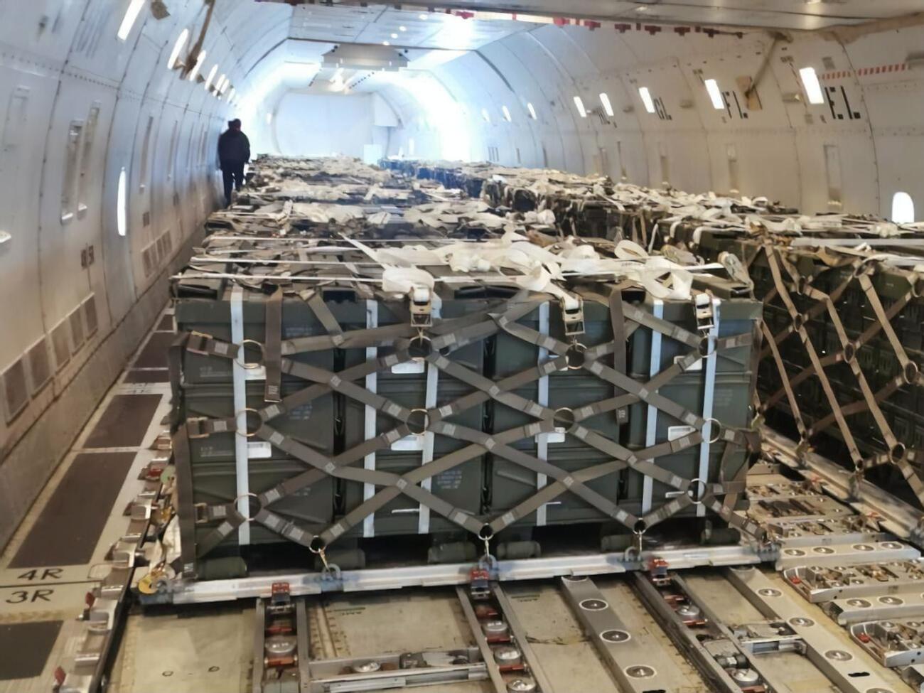 Очередной самолет с военной помощью от США прибыл в Украину 3 февраля