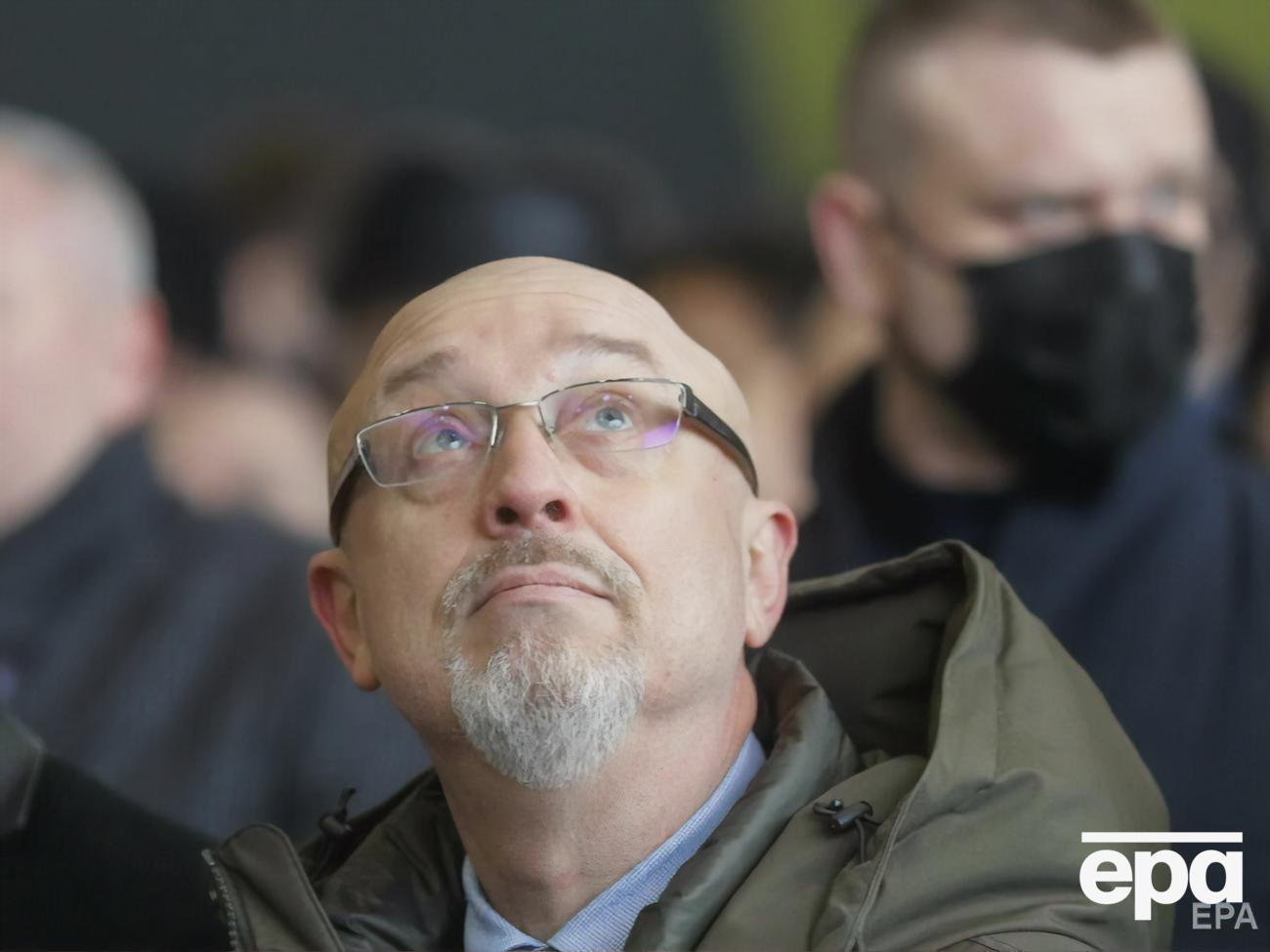 В данный момент продолжается первый этап формирования подразделений теробороны по штату мирного времени, отметил Резников