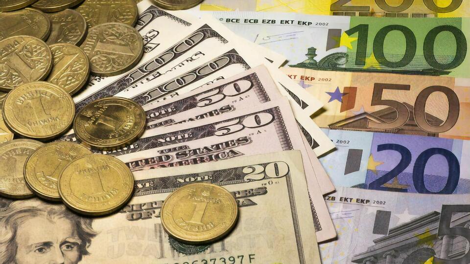 Гривна снова выросла к основным валютам