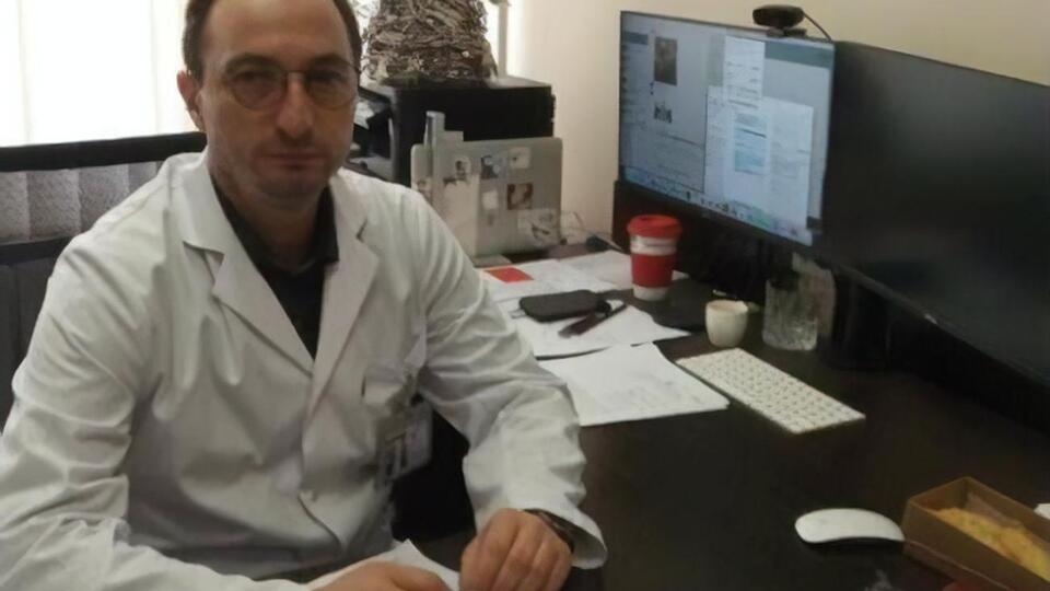 По словам главврача, сейчас в институте действует восемь зданий, предполагается строительство еще пяти новых корпусов