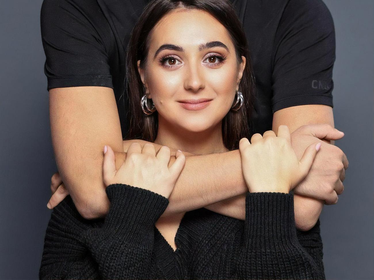 Мендель показывала в сети своего возлюбленного, но скрывала его лицо