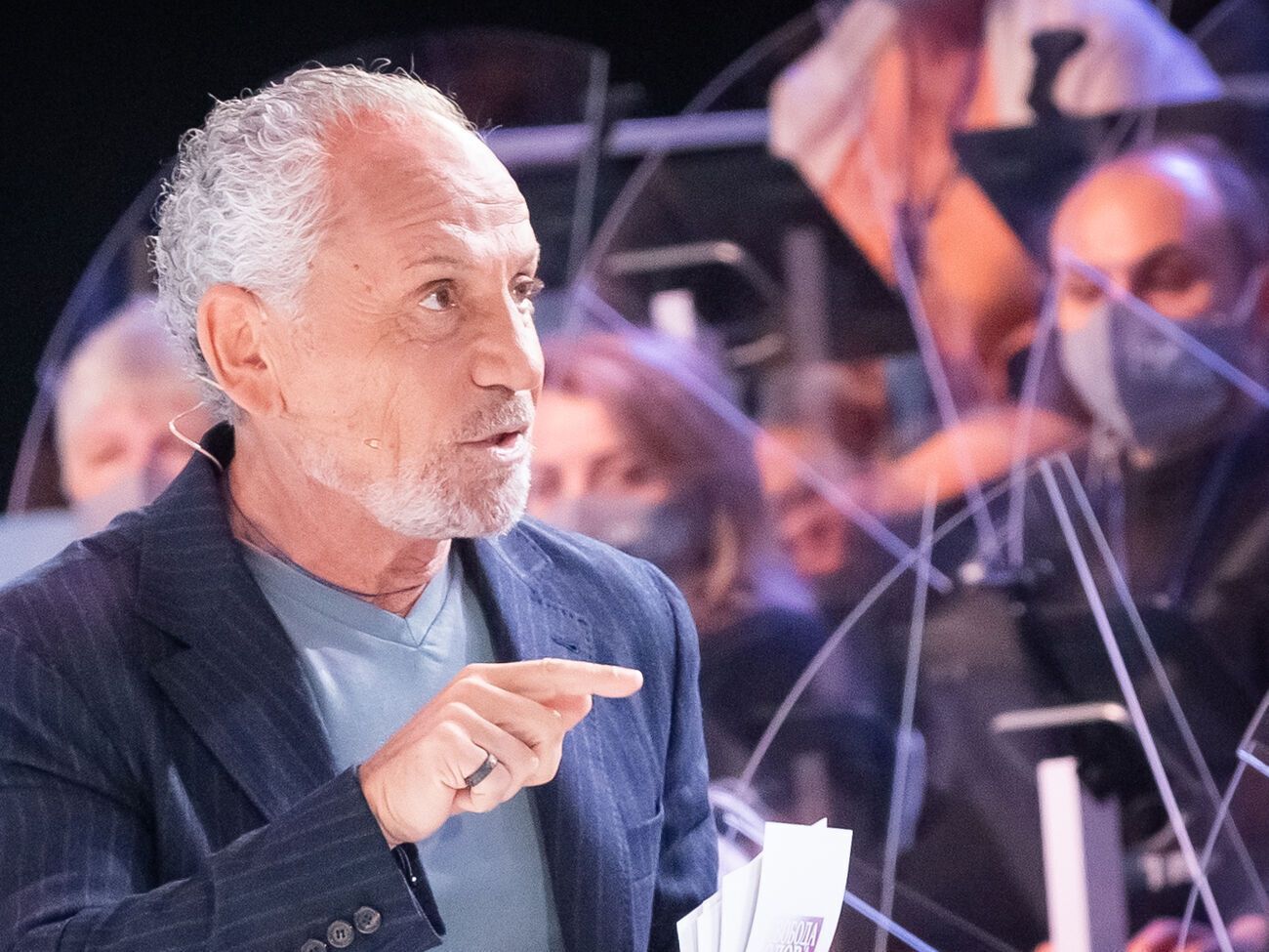 На ефір прийшла частина запрошених людей