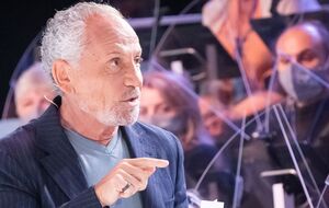 На эфир пришла часть приглашенных людей