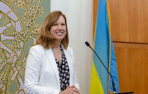 Квин предположила, что на членов комиссии по избранию главы САП влияют "корыстные интересы"