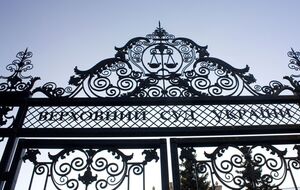 Страница в Facebook, где появилось сообщение, не является официальной страницей суда