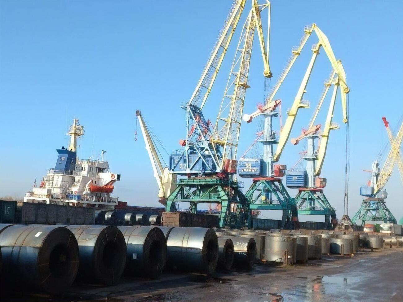 Всего в Украине восемь морских портов