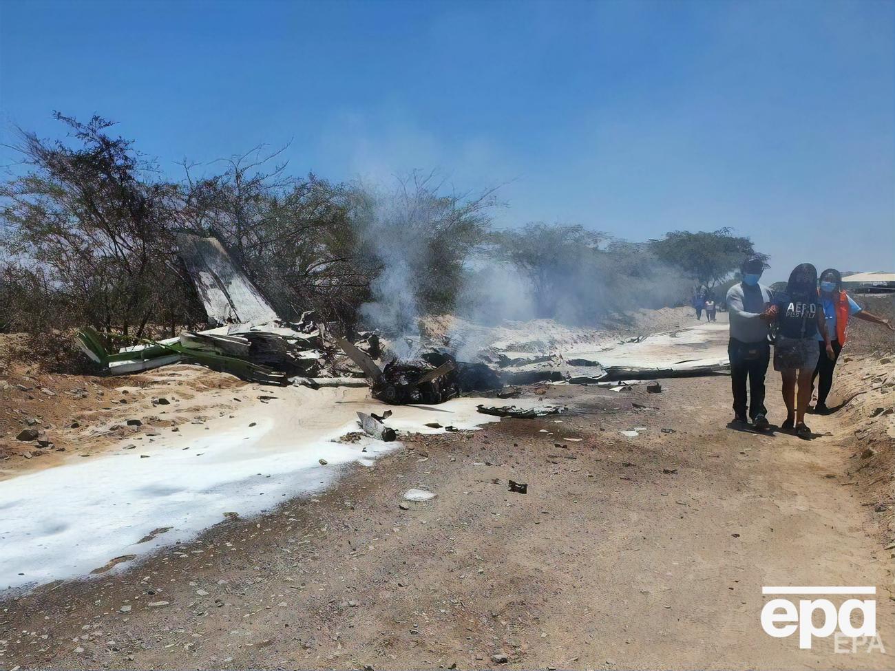 Після падіння літак згорів