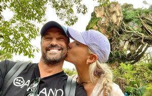 Браян Остін Грін та Шарна Берджесс почали зустрічатися у жовтні 2020 року