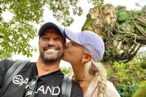 Брайан Остин Грин и Шарна Берджесс начали встречаться в октябре 2020 года