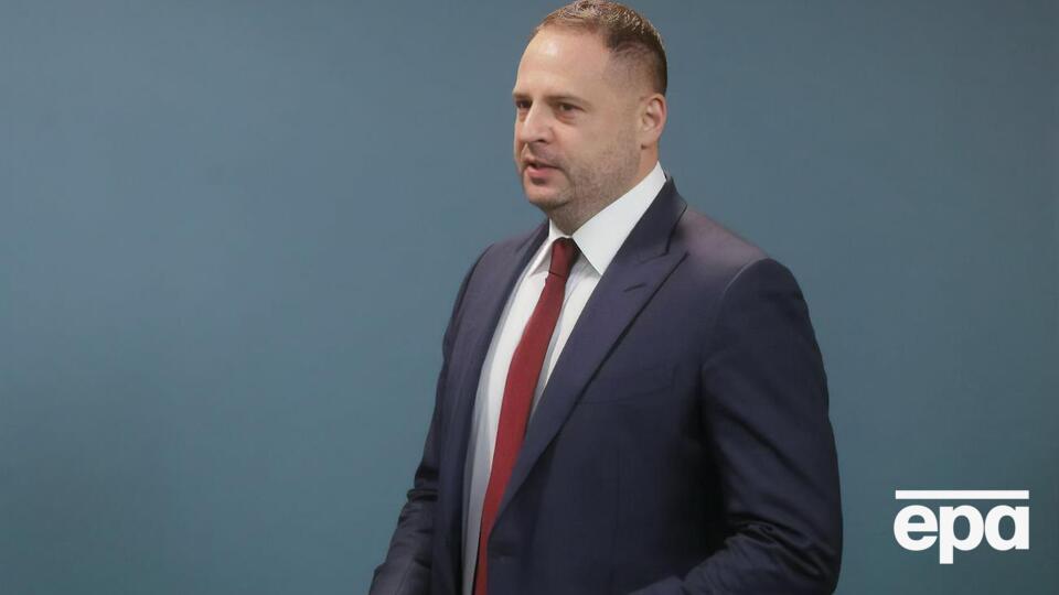 Єрмак 3 лютого повідомив, що захворів на COVID-19. За даними ЗМІ, він одужує