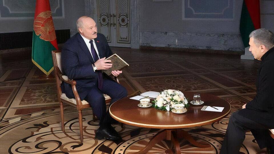 Лукашенко сказав, що "неодноразово" телефонував Путіну через вагнерівців