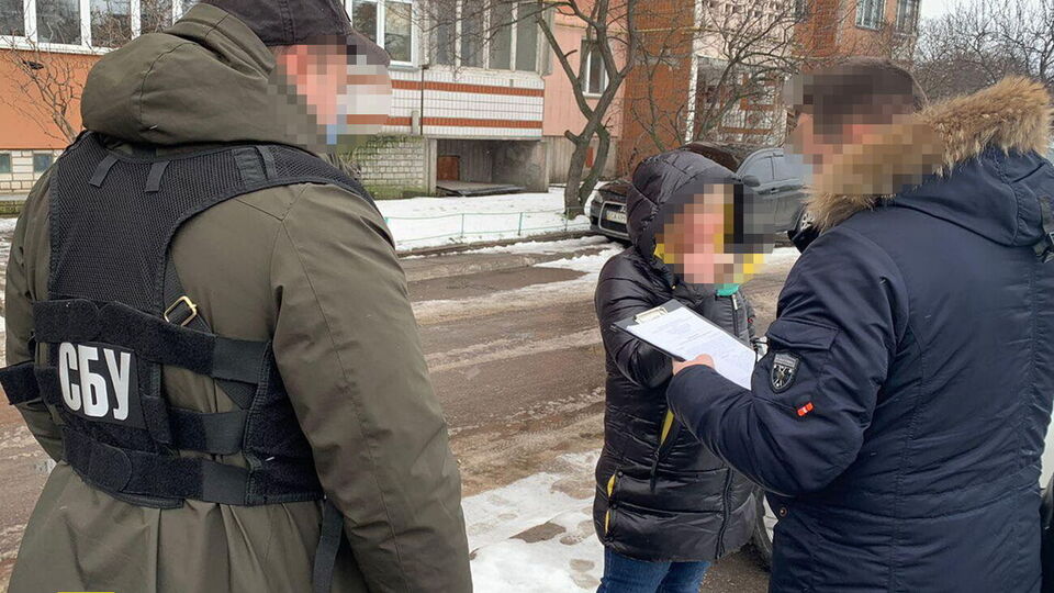 У фигурантки было более 10 личных банковских карт, куда поступали присвоенные деньги, отметили в СБУ