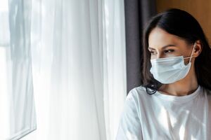 Самоизоляцию в Украине можно будет прекращать после пяти дней с момента появление симптомов или положительного теста на COVID-19, сообщили в Минздраве